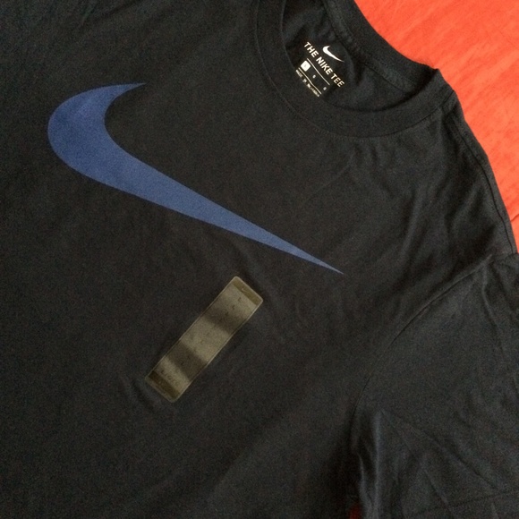 The Nike Tee Large Navy (BNWT) - Picture 3 of 5